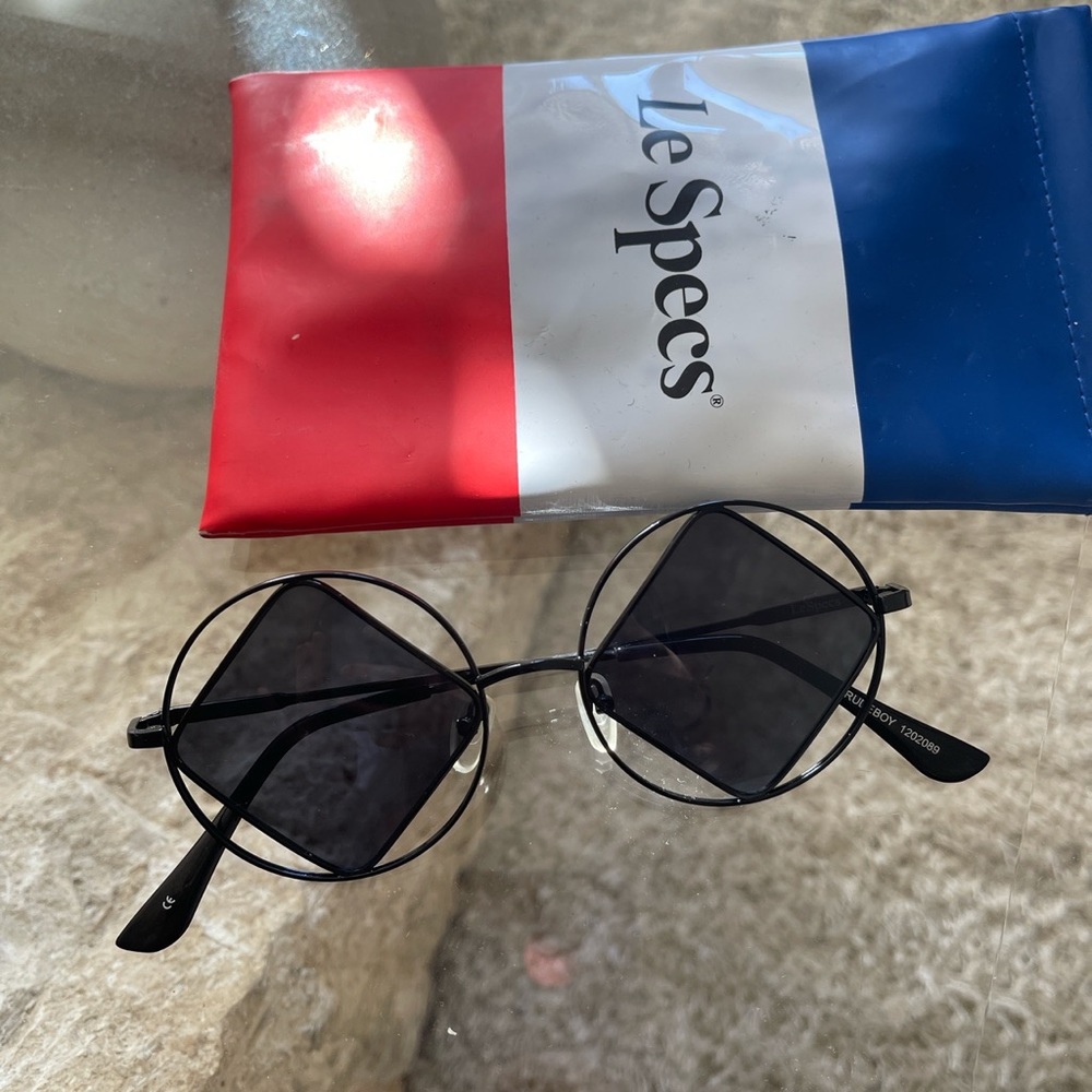 Le specs black circle sunglasses cutout